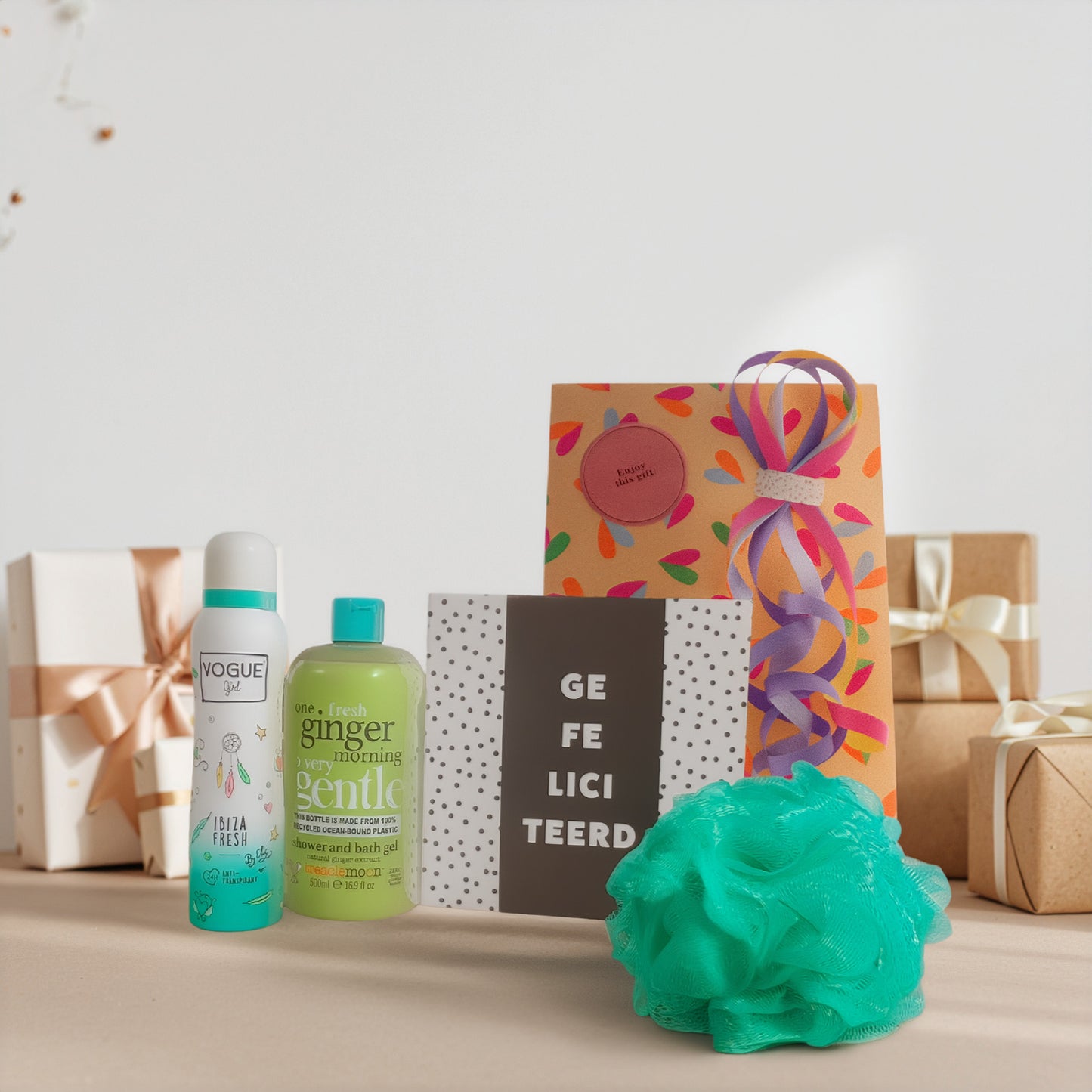 Vogue Verjaardag Cadeauset met Deo - Douche - Puff & Chocolade