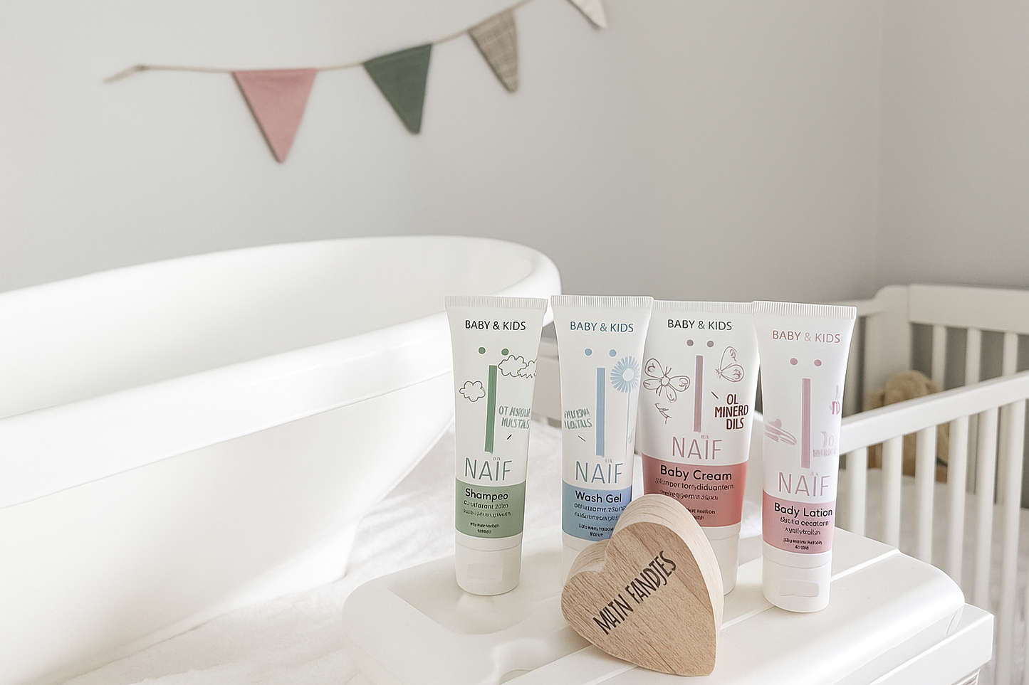 Naif Baby Kraamcadeau Verzorging mini set met Tandbewaardoosje