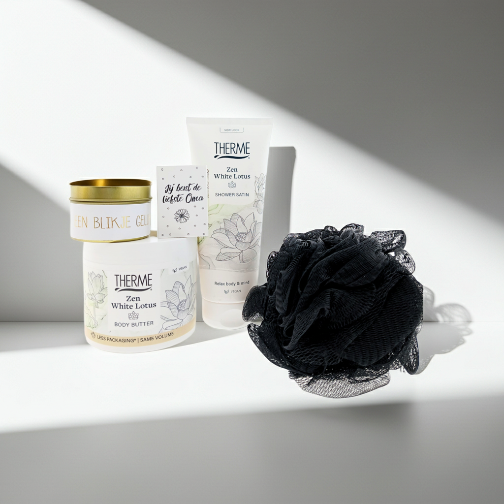 Therme Cadeauset Oma Zen White Lotus Douche met Kaars & Zwarte puff