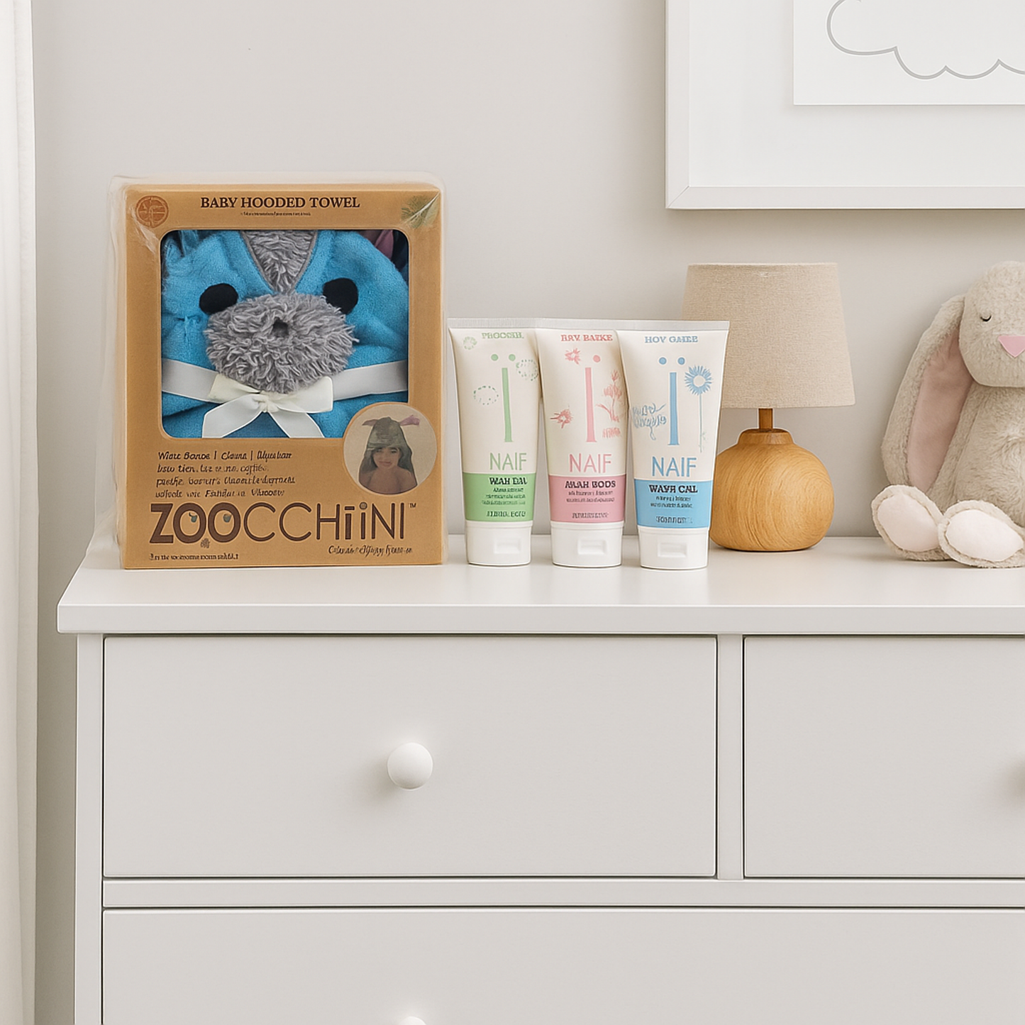 Naif Baby Cadeauset Washgel - Bodylotion & Badcape